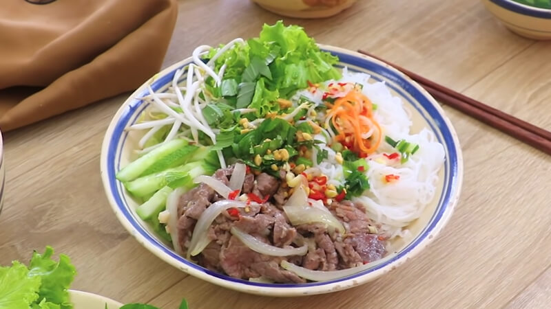 Món bún xào thịt bò